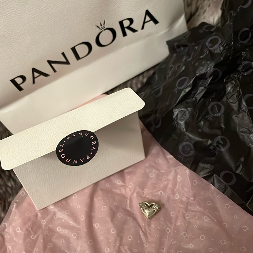 😊 2 lots for $15! BNIB “Mom, My Angel” authentic Pandora heart charm
